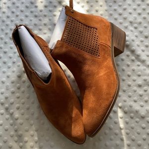 NIB cole haan suede booties 10.5